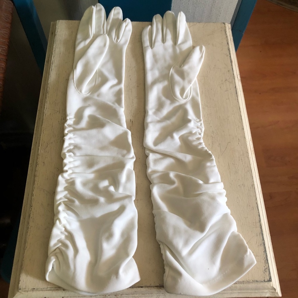 3/4 Length Vintage White Gloves